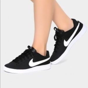 Nike Court Royale